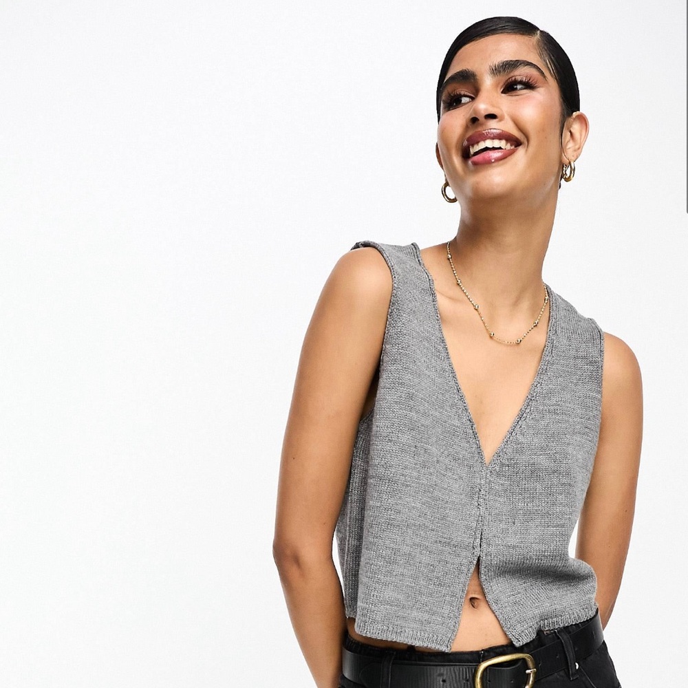 Crop vest with split front detail in gray
